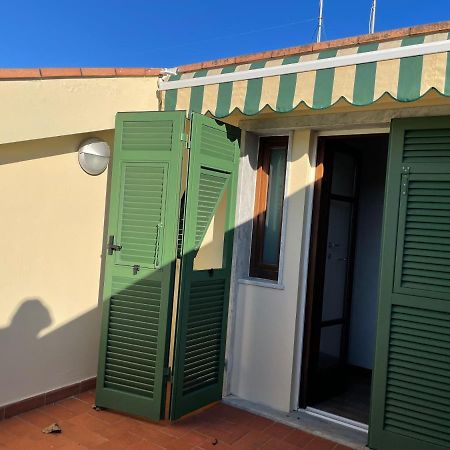 Confortevole Camera Matrimoniale A 500 Mt Dal Mare Marina Di Carrara Ngoại thất bức ảnh