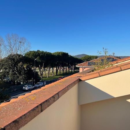 Confortevole Camera Matrimoniale A 500 Mt Dal Mare Marina Di Carrara Ngoại thất bức ảnh
