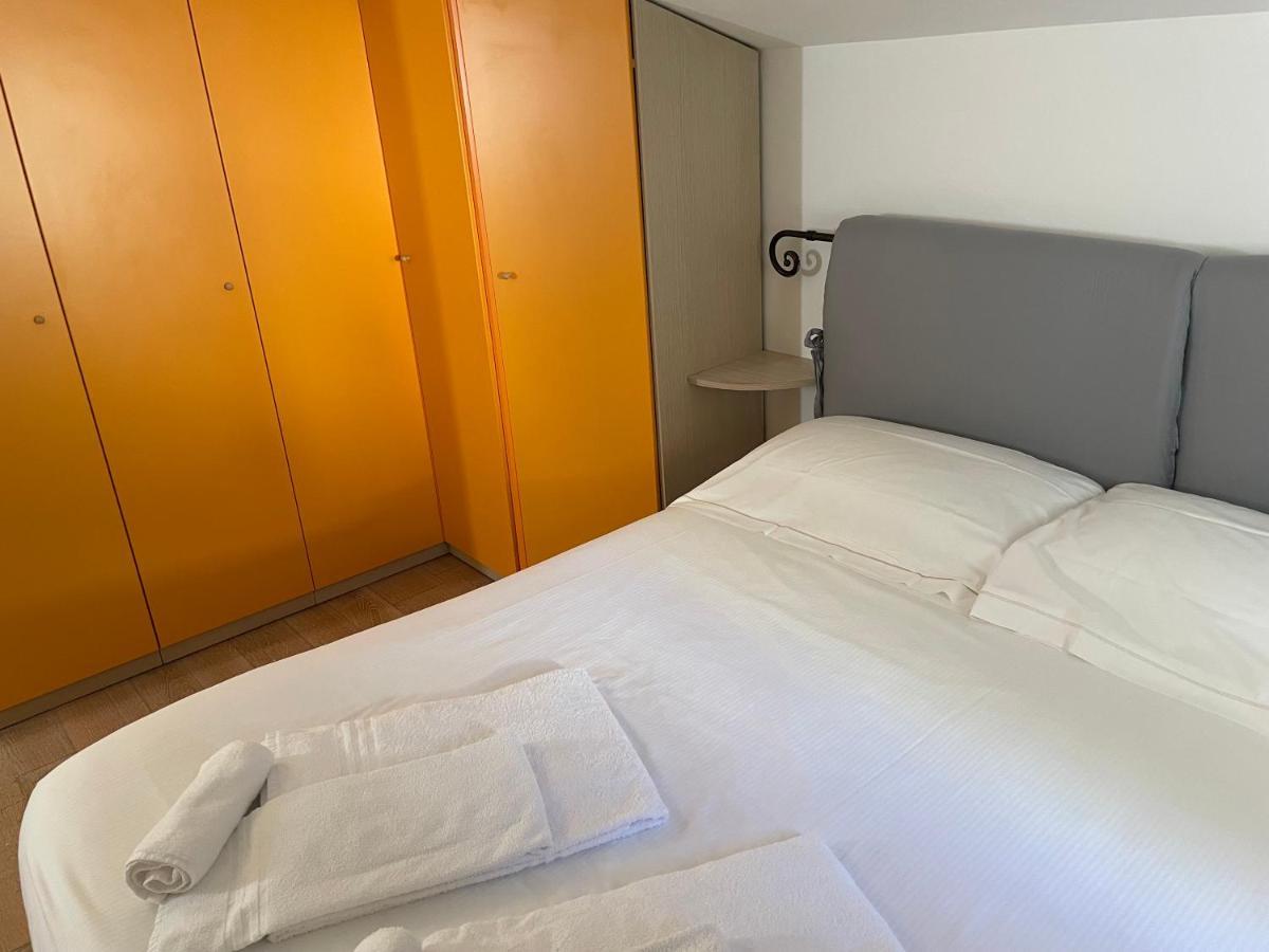 Confortevole Camera Matrimoniale A 500 Mt Dal Mare Marina Di Carrara Ngoại thất bức ảnh