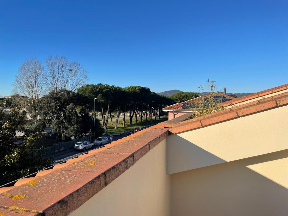 Confortevole Camera Matrimoniale A 500 Mt Dal Mare Marina Di Carrara Ngoại thất bức ảnh